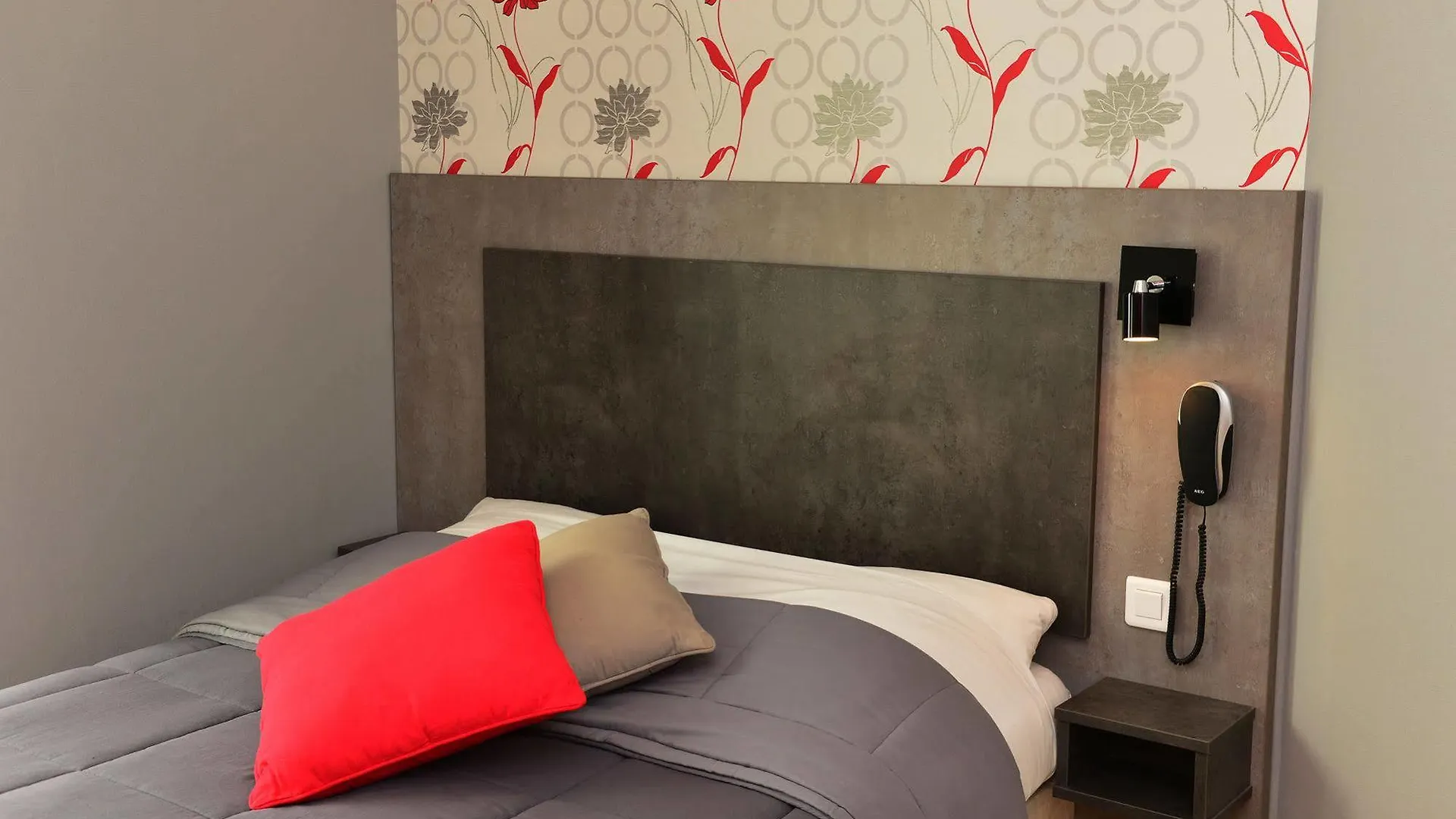 **  Hotel La Croix Blanche Tarbes Frankrig