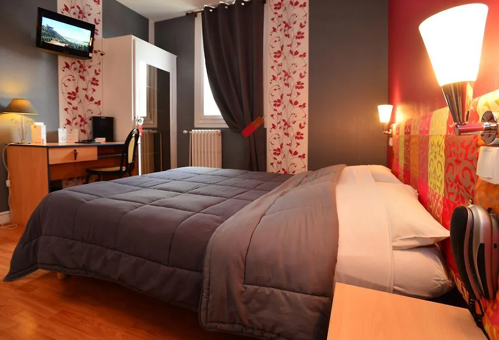Hotel La Croix Blanche Tarbes 2*,