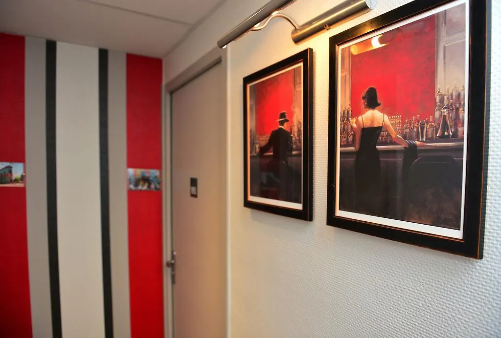 **  Hotel La Croix Blanche Tarbes France