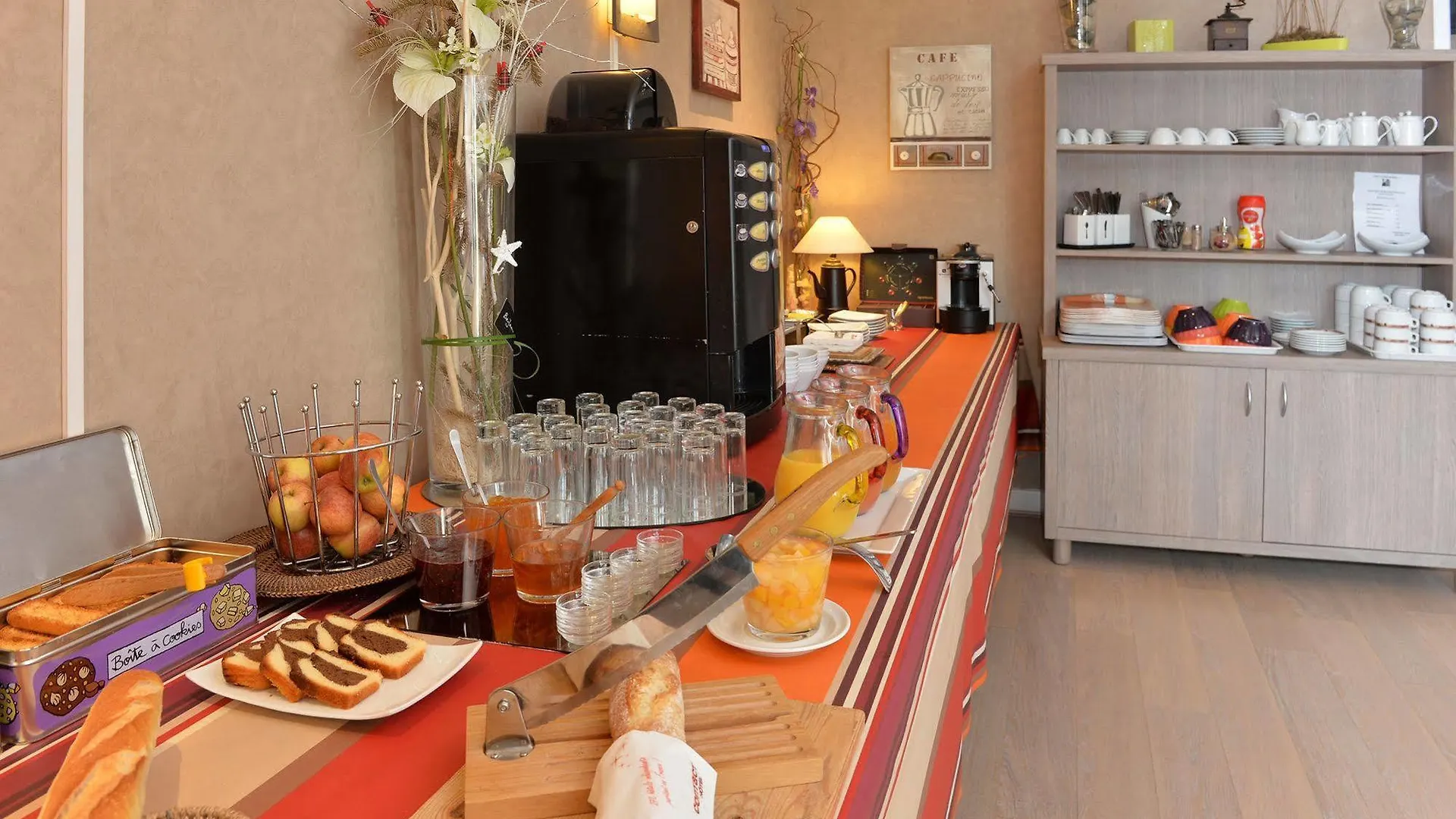 Hotel La Croix Blanche Tarbes France