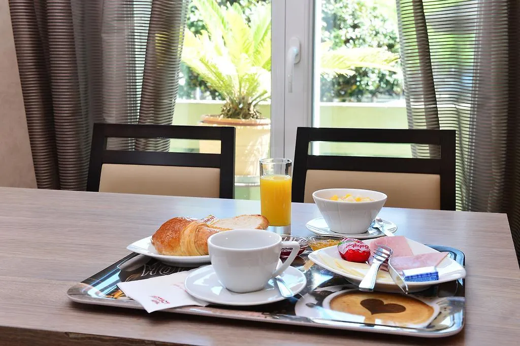 Hotel La Croix Blanche Tarbes