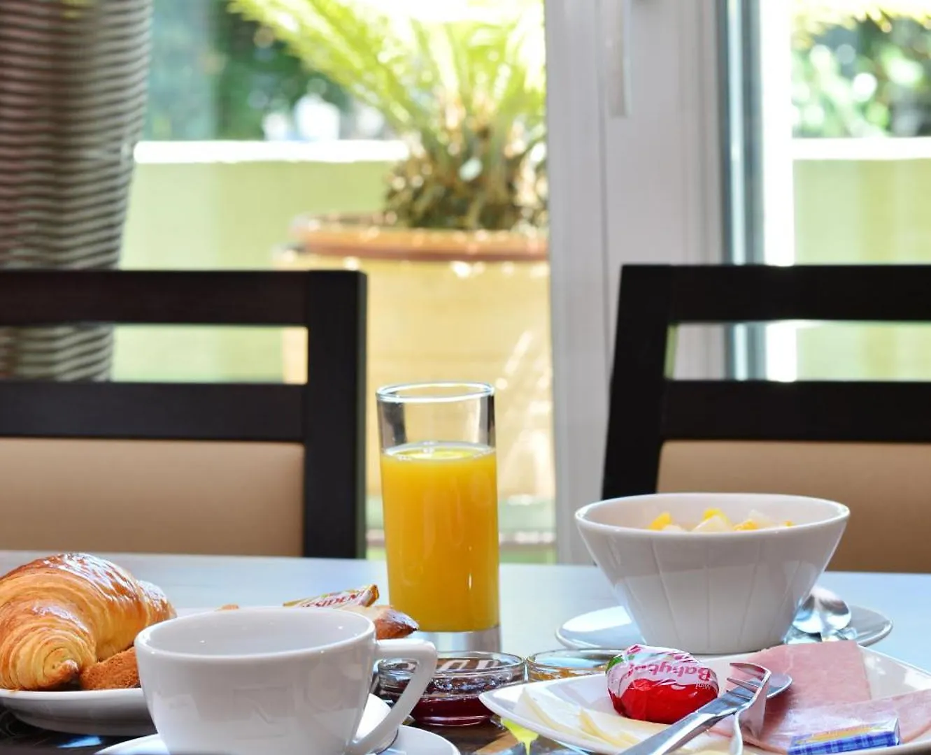 Hotel La Croix Blanche Tarbes