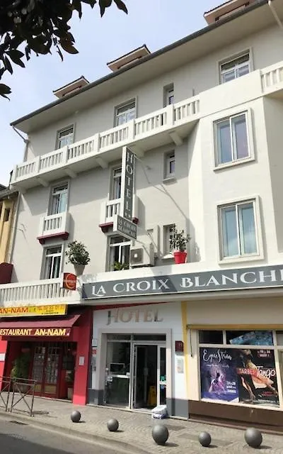 Hotel La Croix Blanche Tarbes 2*,