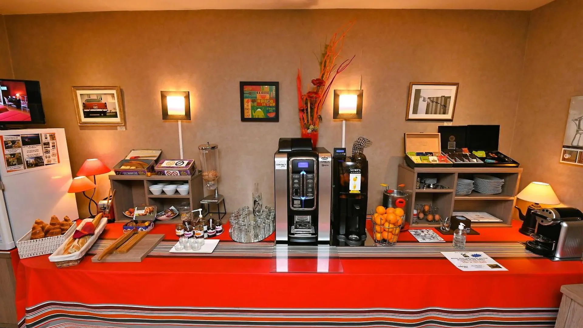 **  Hotel La Croix Blanche Tarbes France