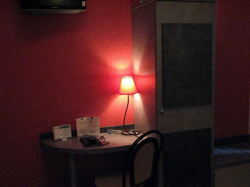 Hotel La Croix Blanche Tarbes