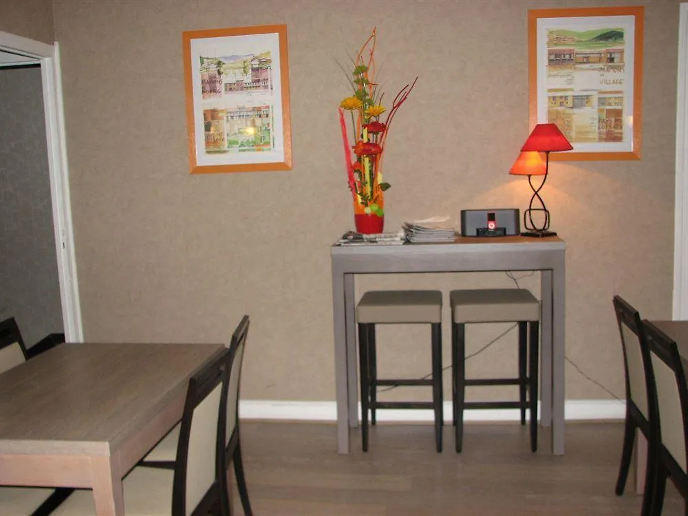 Hotel La Croix Blanche Tarbes 2*,  France