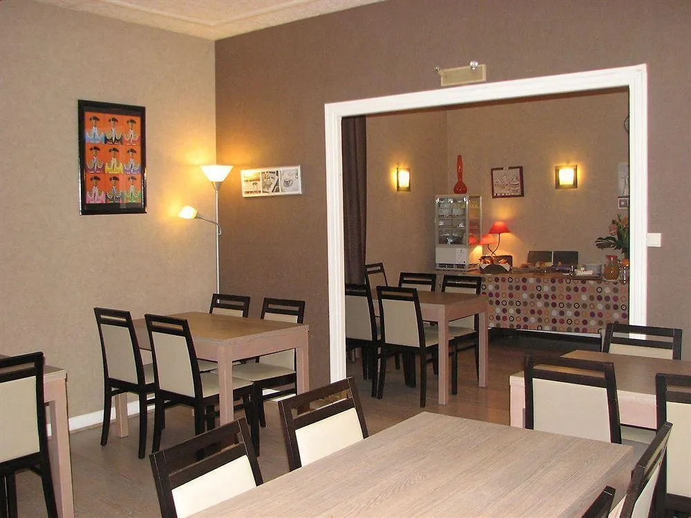 **  Hotel La Croix Blanche Tarbes France