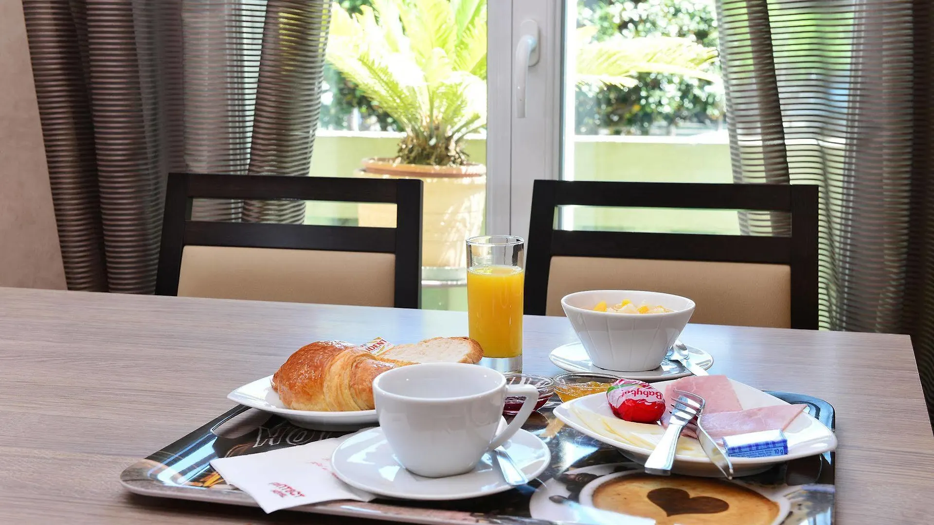 Hotel La Croix Blanche Tarbes